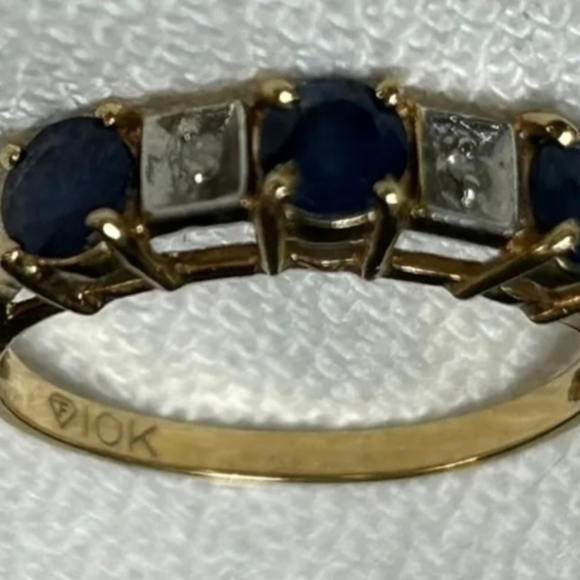 10 k yellow gold sapphire and diamond ring 1.8 grams, sz. 6.75-7 - Picture 2 of 4